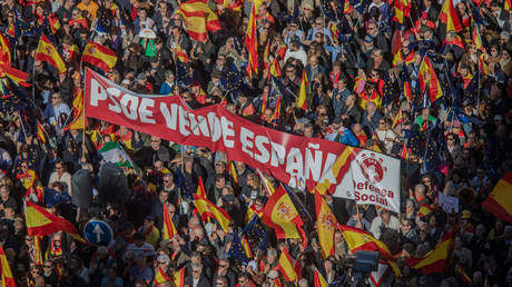 Tausende demonstrieren gegen das katalanische Amnestiegesetz – World