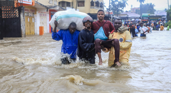 Tropische Stoerung Tropische Stoerungen treffen die Westkaribik und verursachen Ueberschwemmungen