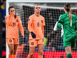 Oranje geeft zege uit handen op Wembley en wacht cruciaal duel met België