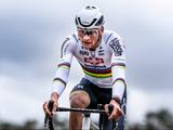 Van der Poel heeft geen kind aan Van Aert: 'Leeft meer bij jullie dan bij ons'