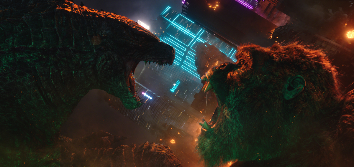 Godzilla schreit Kong an.  Dieses Bild ist Teil eines Artikels darüber, wie das MonsterVerse das tut, was das Snyderverse nicht konnte.