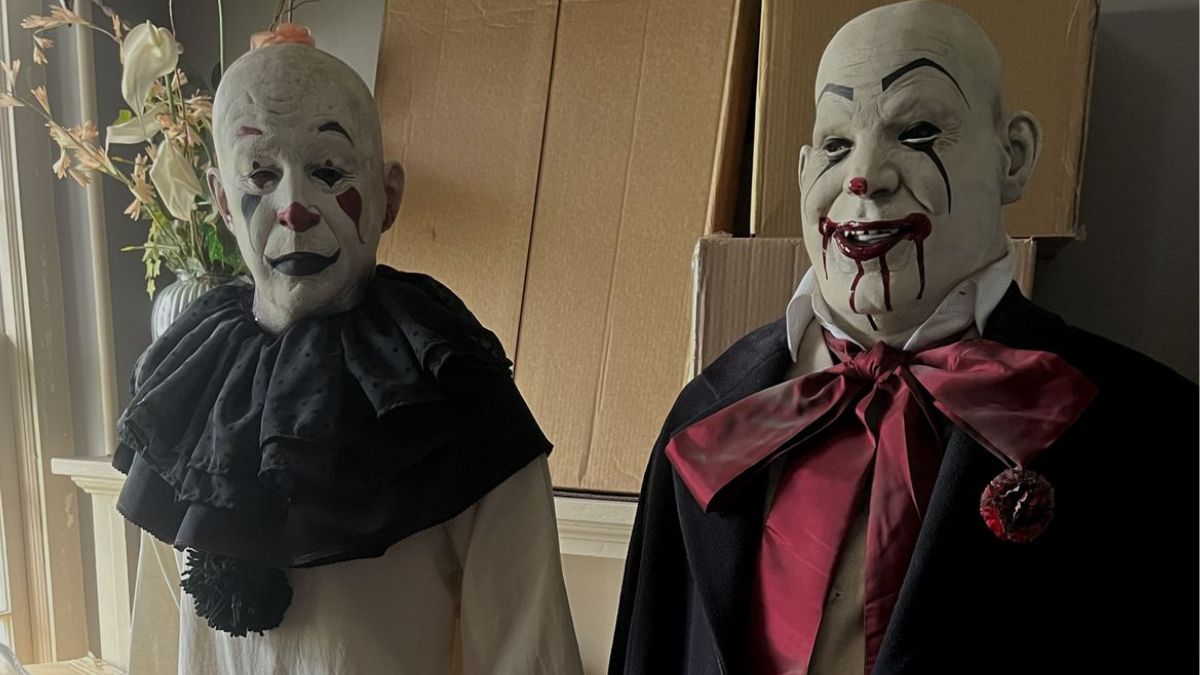 Zwei Clowns sehen gruselig aus.  Dieses Bild ist Teil eines Artikels über die besten Horrorfilme des Jahres 2023.