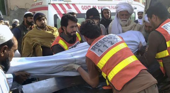 Angriff von Militanten Militante greifen Polizei und Armeeposten in Pak