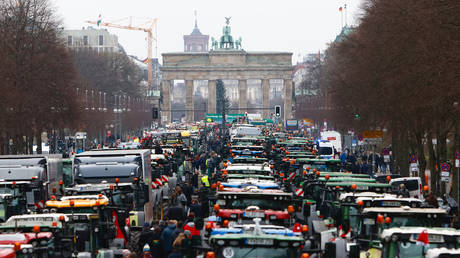 Bauern blockieren Berliner Strassen VIDEO – World