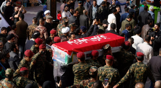 Beerdigung eines Beraters der Revolutionsgarden Trauernde rufen bei der Beerdigung
