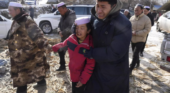 Chinas Ueberlebende des Erdbebens ertragen eisige Temperaturen und trauern um