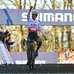 Cyclocross Fahrer Alvarado kroent Traumstart mit ueberzeugendem Sieg in Namur