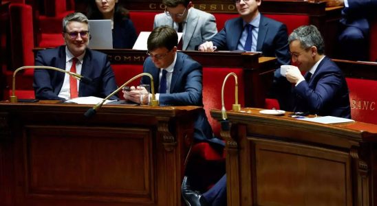 Das franzoesische Parlament stimmt dem umstrittenen Einwanderungsgesetz zu