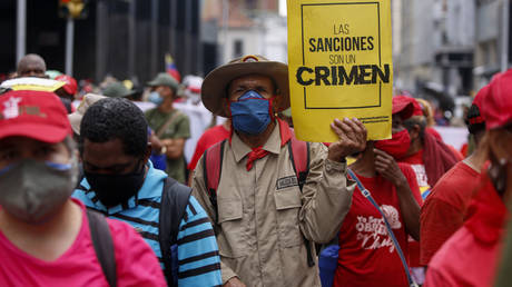 Die USA drohen die Aufhebung der Sanktionen gegen Venezuela „auszusetzen