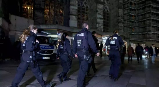 Die deutsche Polizei gibt an einen Mann im Zusammenhang mit