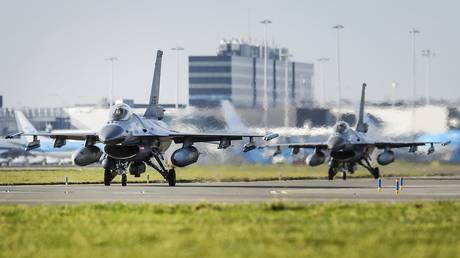 EU Staat schickt erste Ladung F 16 Jets nach Kiew – World