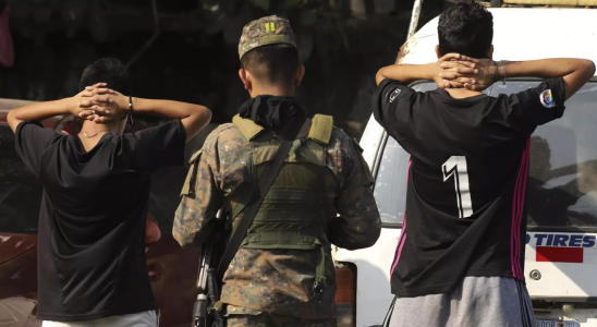 Ein Gericht in El Salvador ordnet die Festnahme des ehemaligen