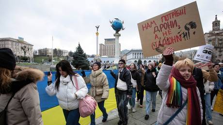 Fast die Haelfte der Amerikaner glaubt dass die Ukraine zu