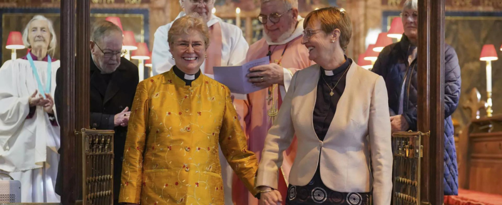 Gleichgeschlechtliche Paare Die Church of England segnet zum ersten Mal