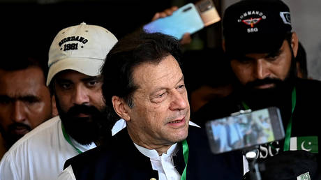 Inhaftierter ehemaliger pakistanischer Premierminister nutzt KI um Unterstuetzer anzusprechen –