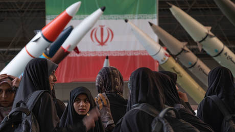 Iranische Streitkraefte erhalten neue „intelligente Raketen – World
