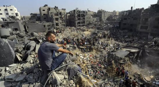 Israel weitet den Gaza Angriff aus Israel bombardiert Gaza waehrend Aegypten