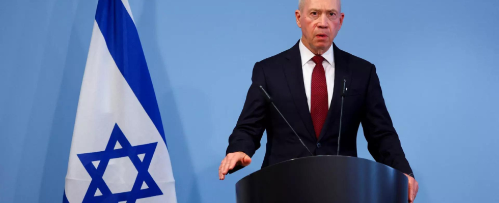 Israelischer Minister Der israelische Minister weist auf Vergeltungsmassnahmen im Irak