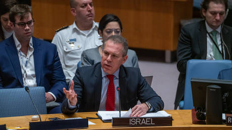 Israelischer UN Gesandter greift Soros wegen der Finanzierung von „Pro Hamas Gruppen an