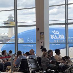 KLM storniert Dutzende Fluege wegen erwartetem Schneefall Inlaendisch