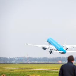 KLM streicht mehr als sechzig Fluege wegen Nebel auf Schiphol