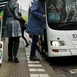 Lohnerhoehung um 23 Prozent fuer Strassenbahn und Buspersonal in Den