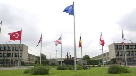 NATO kuendigt erhebliche Ausgabenerhoehung an – World