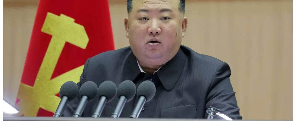 Nordkoreas Machthaber Kim Jong un befiehlt dem Militaer die Kriegsvorbereitungen zu