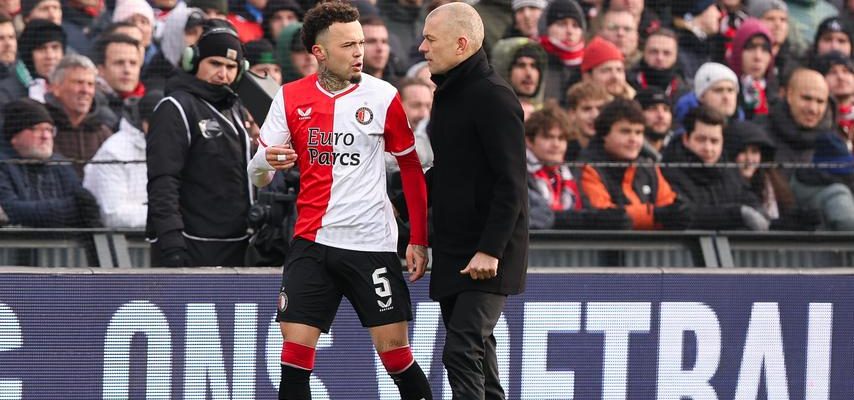 PSV Spieler Teze und Feyenoord Spieler Hartman koennen am Donnerstag nach einem