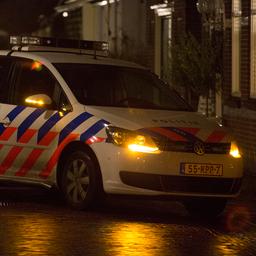 Polizei feuert Schuesse auf Jagd nach Snackbar Raeubern in Almere ab