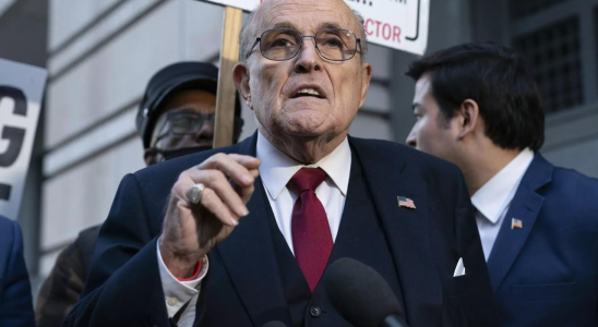 Rudy Giuliani meldet Insolvenz an nachdem er in einem Verleumdungsverfahren