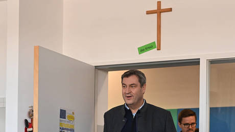 Staatsgebaeude duerfen christliche Kreuze zeigen – Deutsches Gericht – World