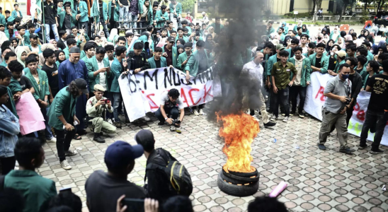 Studenten in Indonesien protestieren gegen die wachsende Zahl von Rohingya Fluechtlingen