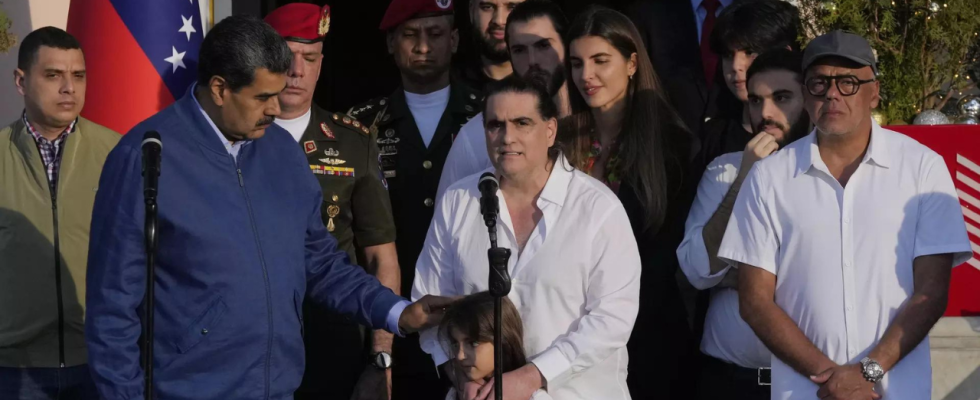 USA und Venezuela tauschen Gefangene aus Maduro Verbuendeter gegen 10 Amerikaner