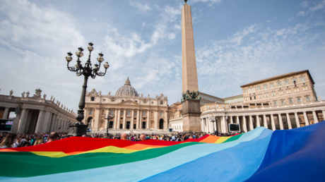 Vatikan erteilt bedingte Genehmigung fuer gleichgeschlechtliche Segnungen – World