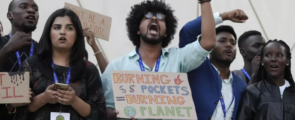 Waehrend die UN Klimaverhandlungen kurz vor dem Hoehepunkt stehen planen Aktivisten