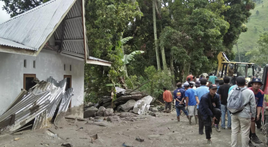 Zwei Tote zehn Vermisste nach Ueberschwemmungen und Erdrutsch in Indonesien