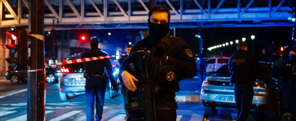 „Terroranschlag Untersuchung nach toedlichem Messeranschlag in Paris