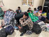 Bussen vol migranten op Kerstavond gedropt bij huis vicepresident VS