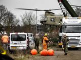Defensie blijft stenen droppen om water beschadigde dam Maastricht te vertragen