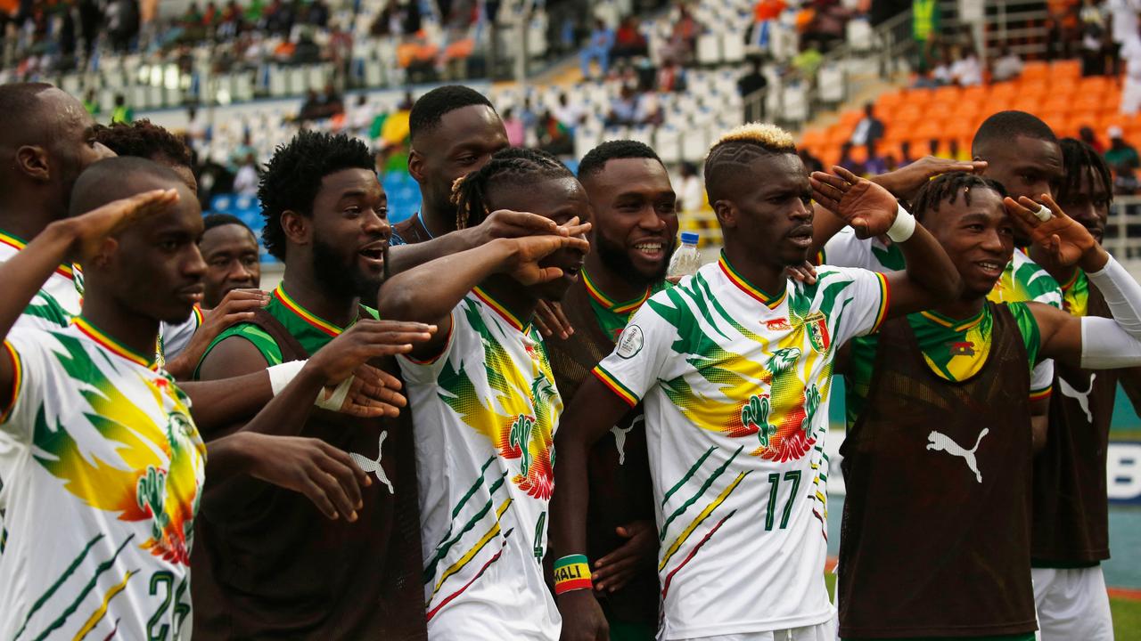 Beeld uit video: Samenvatting: Mali door naar kwartfinales Afrika Cup door eigen goal Burkinees