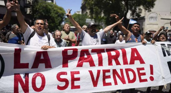 Argentiniens Streik Gewerkschaften und Strassen protestieren gegen die Sparmassnahmen von