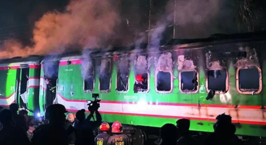 Bei mutmasslicher Brandstiftung in einem Zug in Bangladesch kommen vor