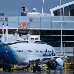 Boeing stuerzt nach Vorfall mit Flugzeug der Alaska Airlines an