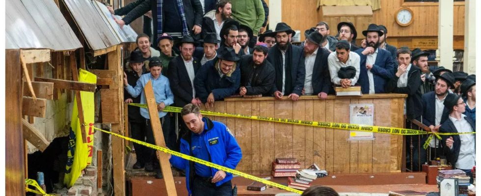 Chaos in der Synagoge von New York Studenten stossen mit