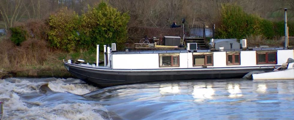 Deich in Maastricht teilweise weggeschwemmt Hausboote evakuiert Inlaendisch