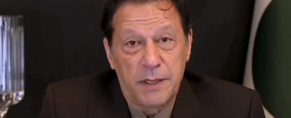 Dem ehemaligen pakistanischen Premierminister Imran Khan wird Missachtung der Wahlaufsicht