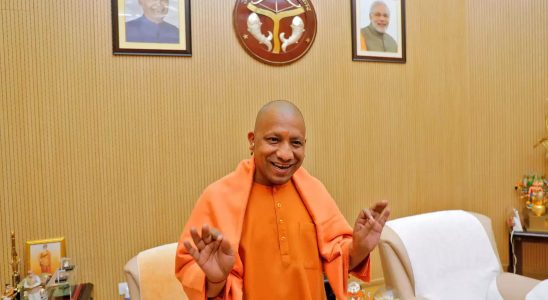 Der Ministerpraesident von Uttar Pradesh fuehrt eine neue mobile App