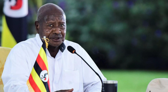 Der ugandische Praesident Yoweri Museveni lobt den Beitrag der indischen