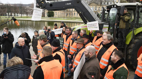 Die deutsche Regierung betruegt die Bauern die das Land ernaehren